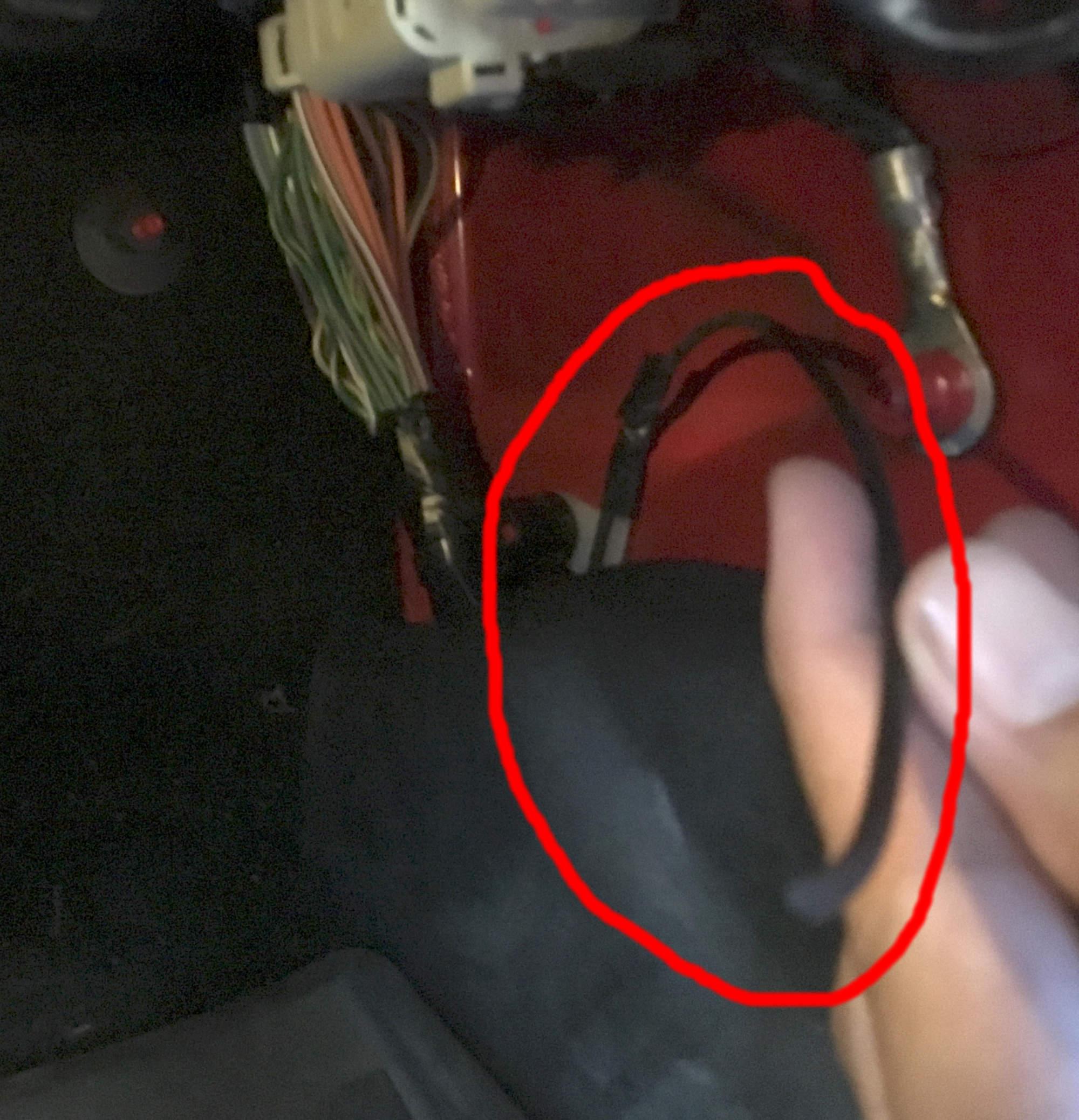 Fixing MyGIG 430N Sirius/XM GPS Antenna Cable in a 2016 Jeep Wrangler JK -  VnutZ Domain